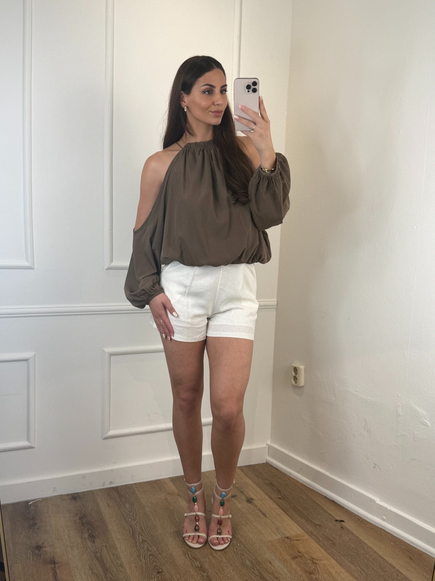 Jade Open Shoulder Blouse Bruin