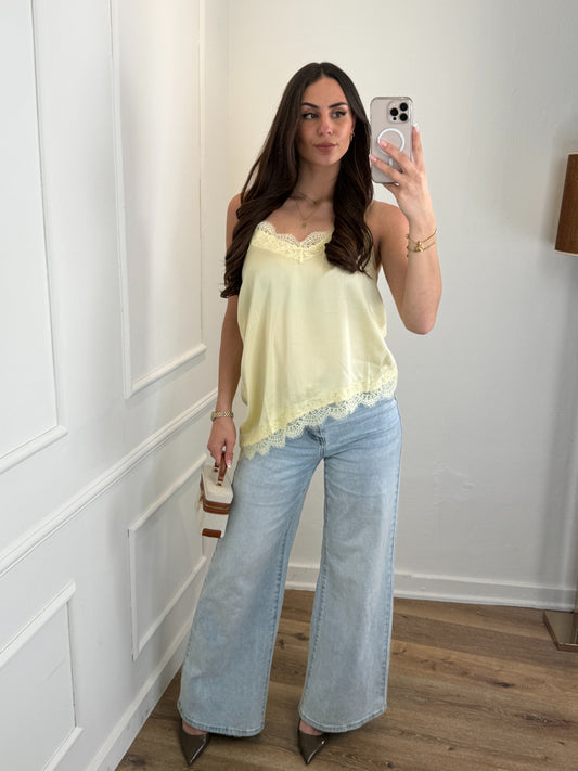Lace satin top geel