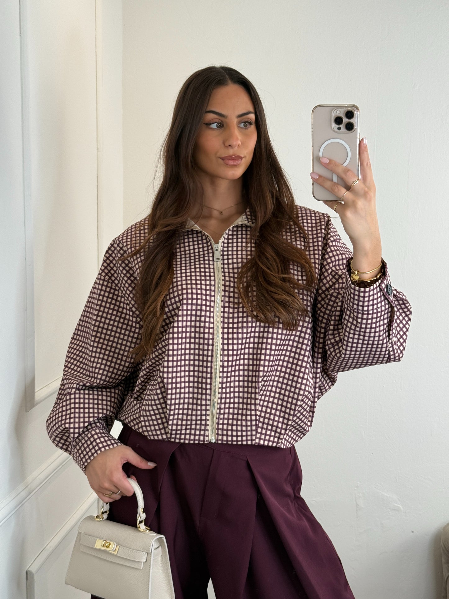Emmy Jas Bordeaux