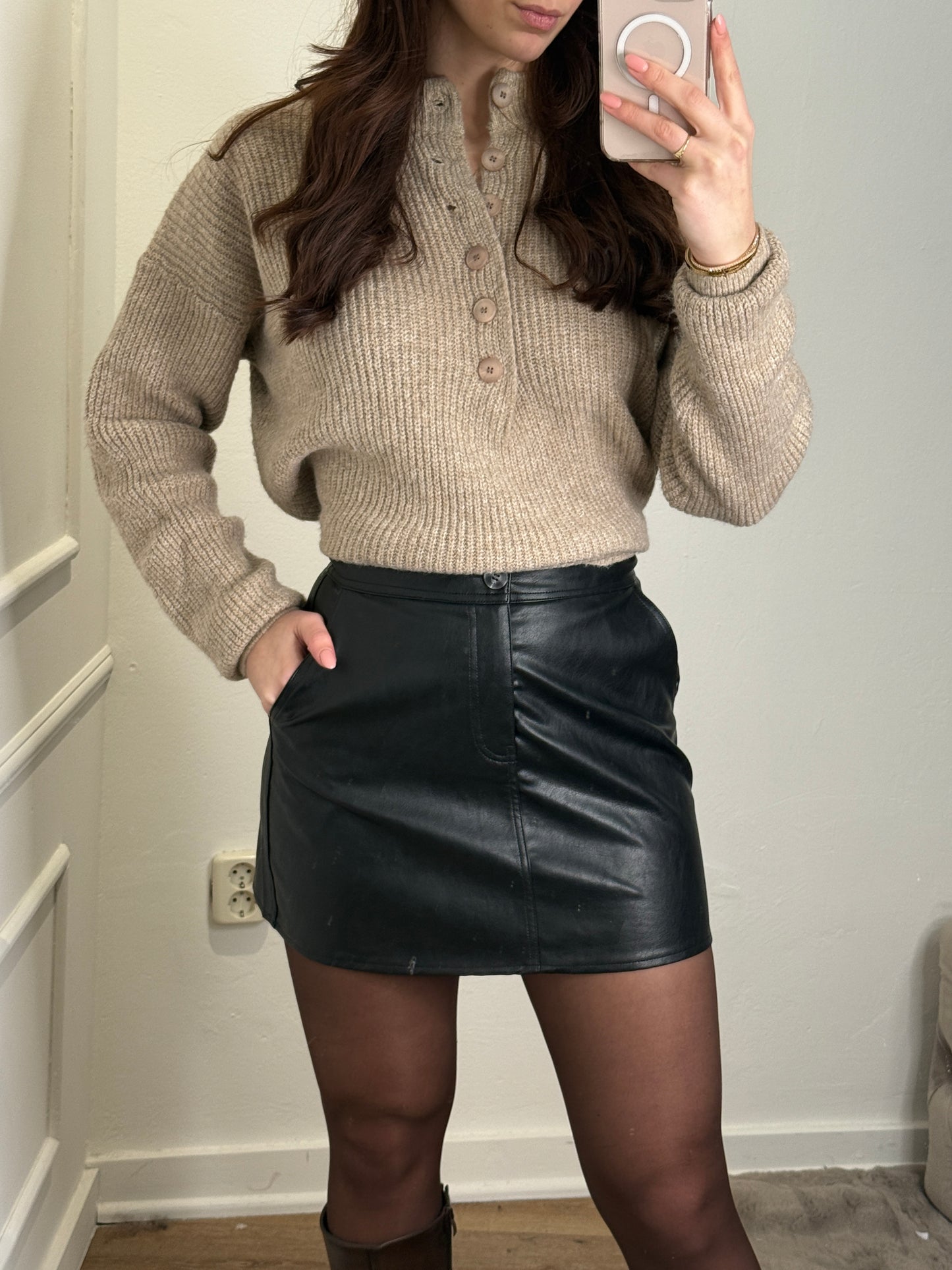 Oversized trui met knopen - taupe