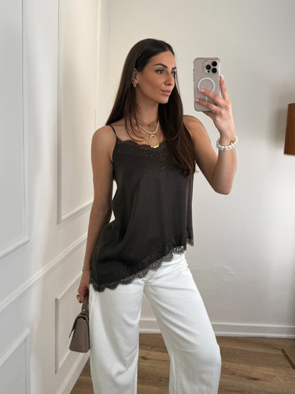 Lace satin top bruin