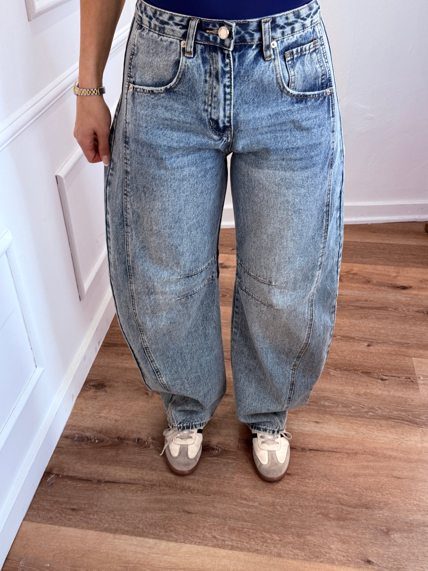 Diana mid waist barrel jeans